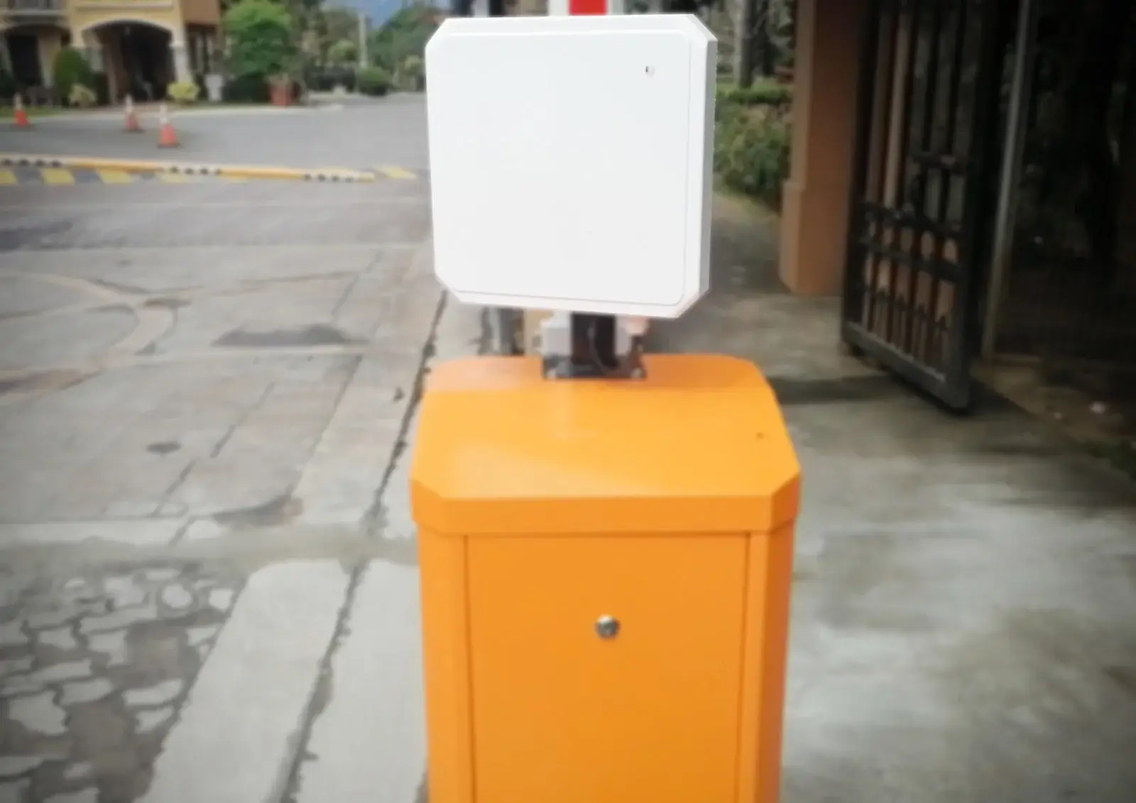 CB 2830S W RFID reader device used in ALTECH’s rfid system for automatic car barriers
